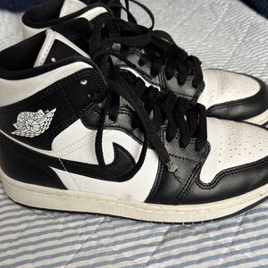 Jordan 1 Mid